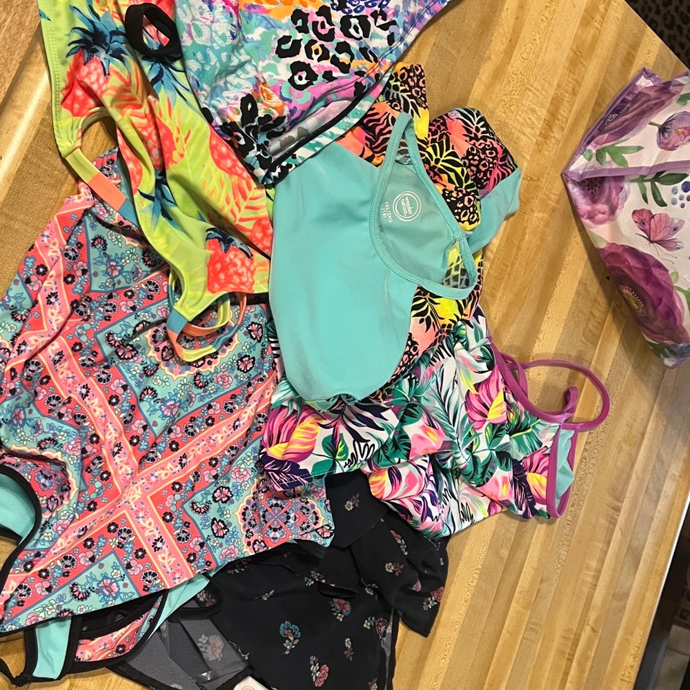 6 swim suits in the bundle!